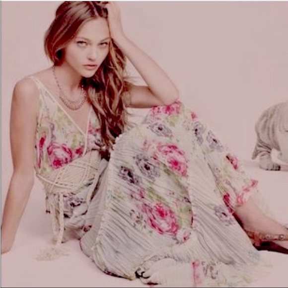 Free People Vintage Hinted Florals Maxi Dress - Picture 4 of 16